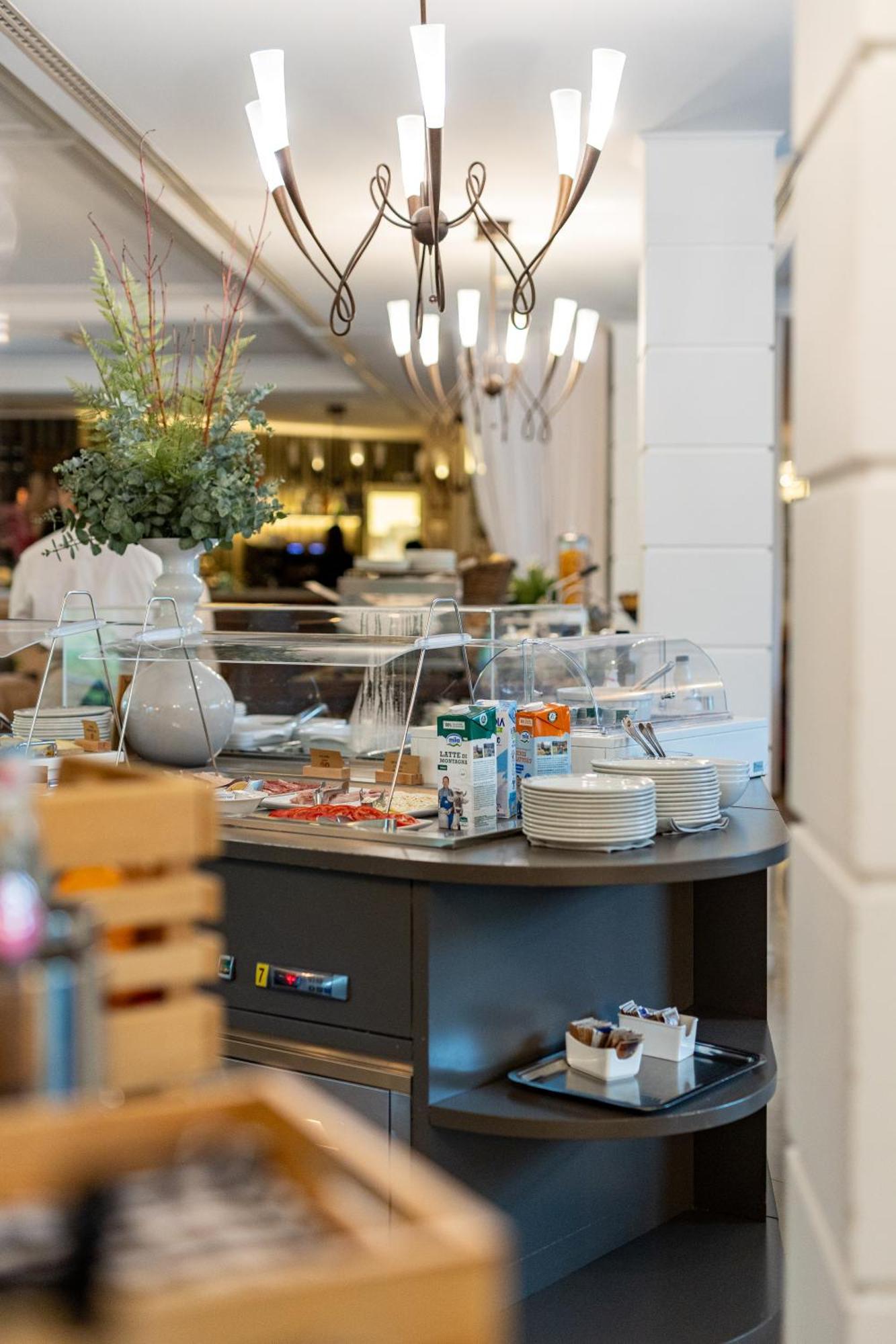 Hotel Il Corazziere Merone Εξωτερικό φωτογραφία