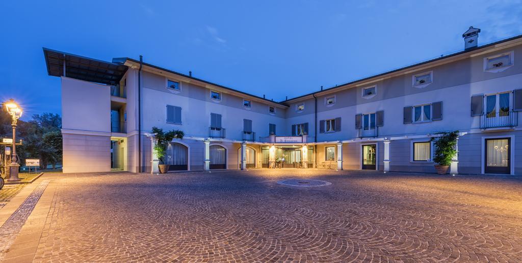 Hotel Il Corazziere Merone Εξωτερικό φωτογραφία